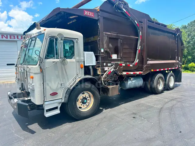 2009 Peterbilt 320 Heil front loader