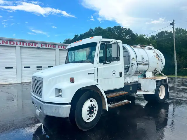2003 Freightliner FL60 packer under CDL