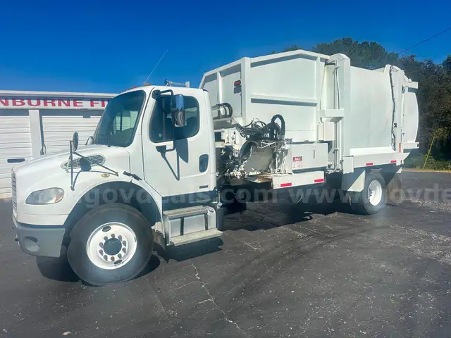 2012 Freightliner M2 106 w/ ASL