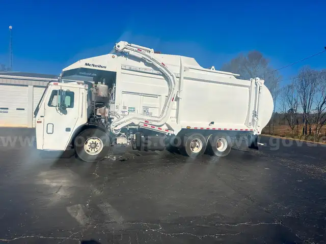 2011 Mack LEU600 McNelius Curotto can