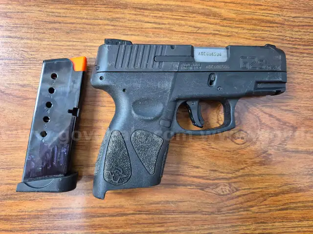 Taurus G2s .40 S & W with one 6 round mag.