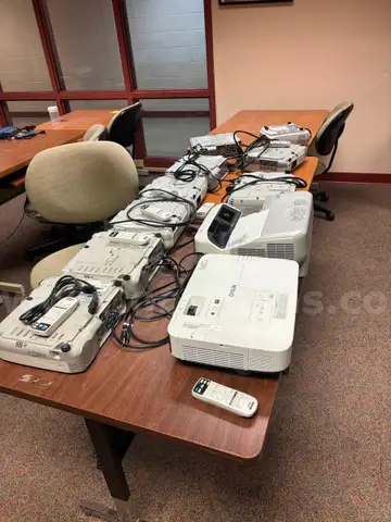 Lot of 11 Projectors