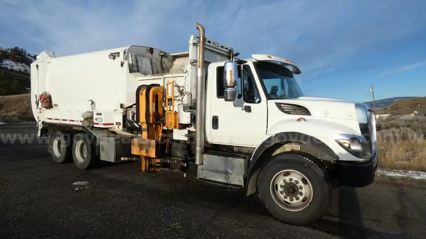 2016 Side Load Garbage Truck International/Navistar WorkStar 7400  Inline 6-Cylinder (9.3L) N9 Diesel