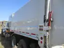 2016 International/Navistar WorkStar 7400 Inline 6-Cylinder (9.3L) N9 Diesel Garbage Truck