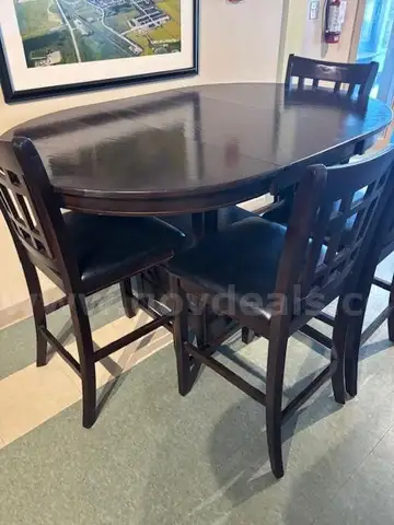 Bar Height Table with (4) Chairs