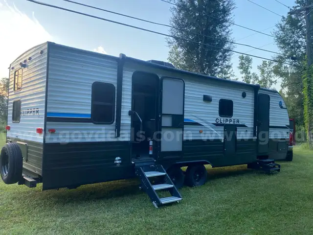 2022 Coachman Clipper 262bhs travel trailer bunks