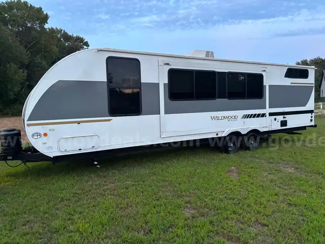 NEW 2025 Forrest River Wildwood XLite Travel Trailer