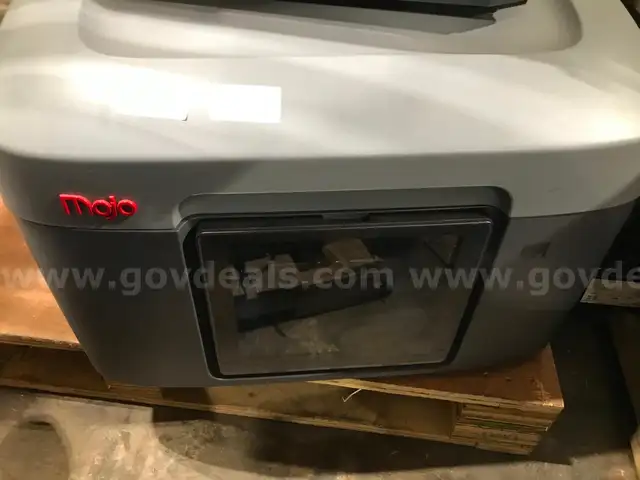 MIXED PALLET OF 8 3D PRINTERS MAKERBOT,MOJO,DREMEL,ENDER