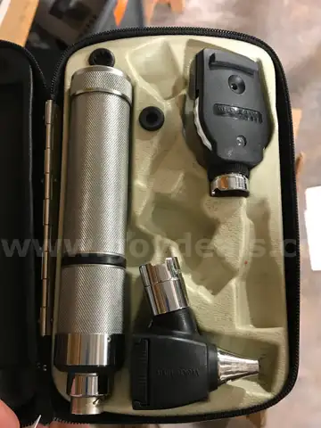 23 WELCH ALLYN DIAGNOSTIC SET W/ MACROVIEW #25020 & OPHTHALMOSCOPE #11610