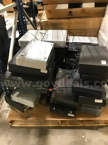 MIXED PALLET OF APPROXIMATELY 25 DVD,VHS,BLUERAY PLAYERS