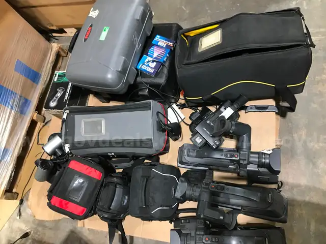 MIXED PALLET OF CAMERAS AND CAMCORDERS