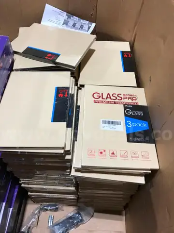 LOT OF APPROXIMATELY 80 GLASS SCREEN PRO PREMIUM TEMPERED!