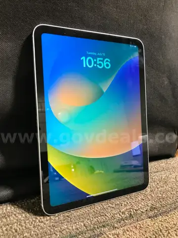 &#x1F525;2022 Apple iPad (10th Gen) A2757 -64GB- UNLOCKED- SILVER
