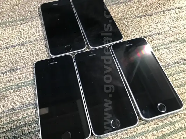 (Lot Of 5) Apple iPhone SE (1ST GEN) Silver MP7T2LL/A- 32GB-Verizon