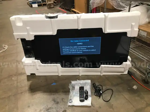 43&#x22; Samsung Hospitality TV (HG43NE470SF) WITH STAND &#x26; REMOTE