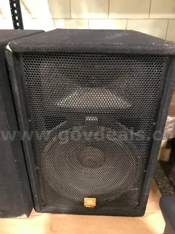 PAIR OF 15&#x22;SoundFactor MODEL SF15 TWO-WAY SPEAKER