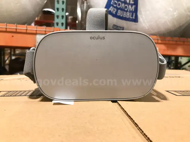 LOT OF 17 OCULUS VIRTUAL REALITY HEADSET MH-A32