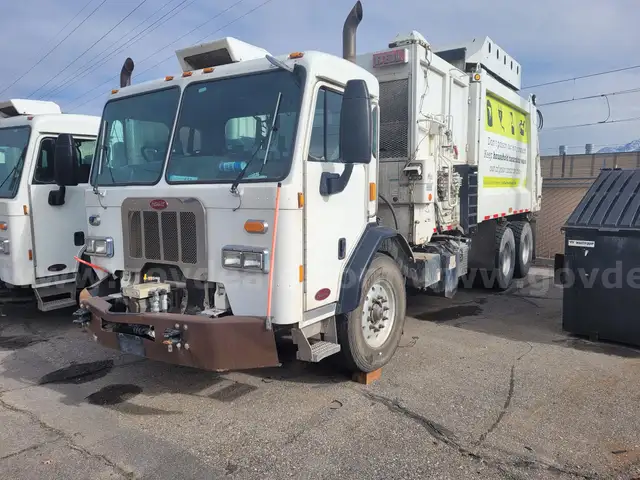2017 Peterbilt COE 320 Garbage Truck- Damaged- Will Need Tow