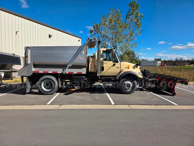 2004 International 7400