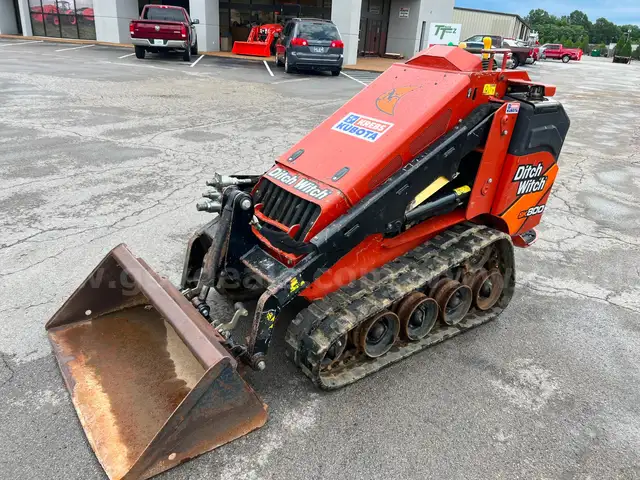 2019 Ditch Witch SK800 Skid Steer