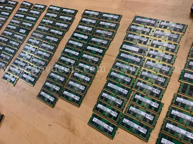 Lot of 136 RAM Memory 16GB  PC4 - 3200AA - SE1 - 11 Samsung/ SK hynix