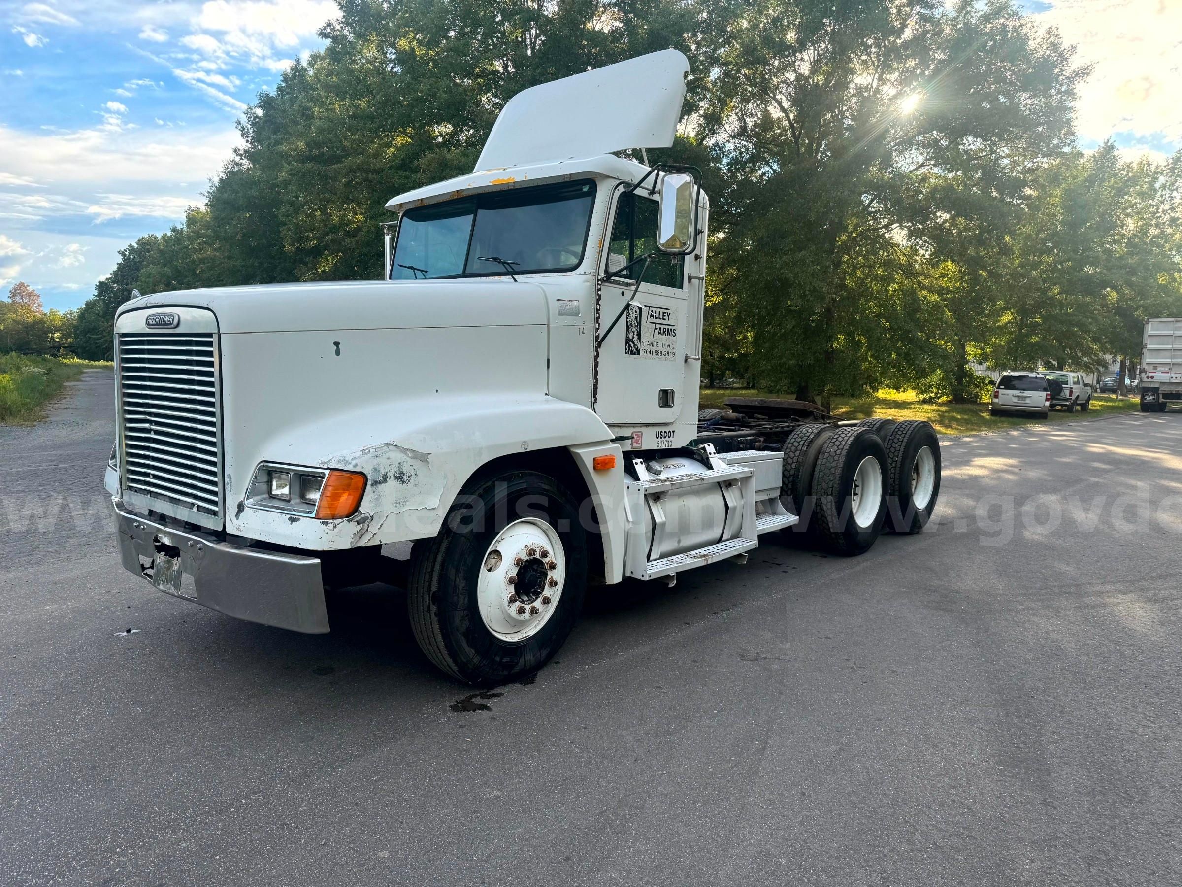 Photo of a 1998 Freightliner FLD120