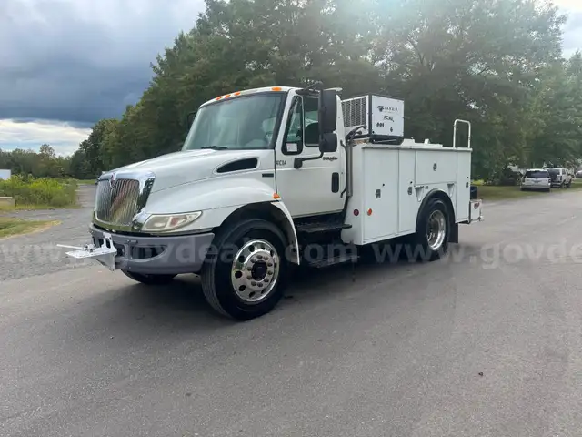 2014 International DuraStar 4300 service truck with crane, welder,compressor
