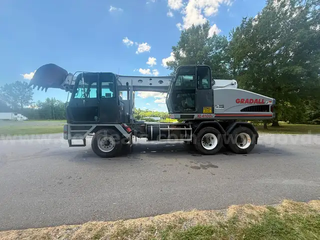 Gradall XL 4100 series II  wheeled Excavator