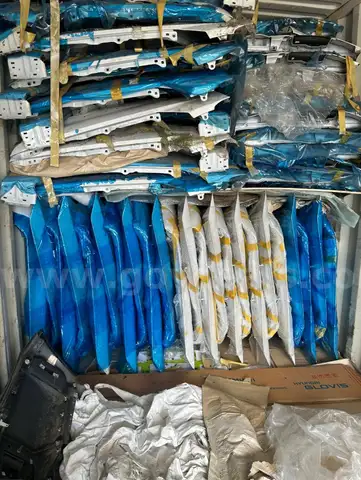 Container of 2020-2022 F250/F350/F450 parts