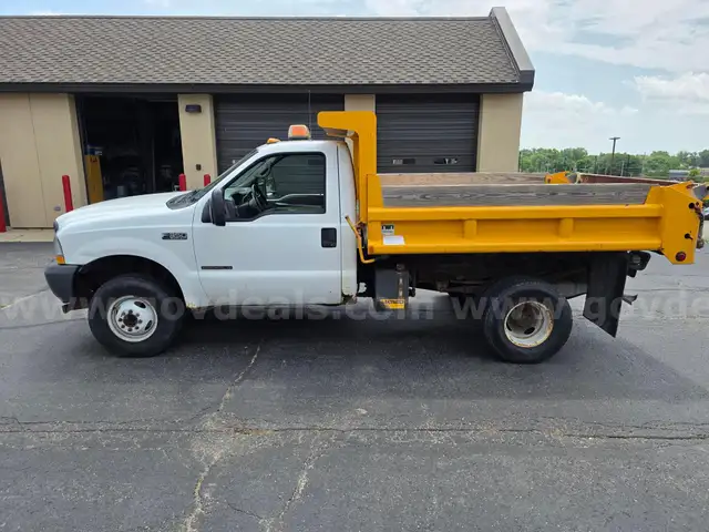 2002 Ford F-350 SD XL 4WD DRW Dump Body