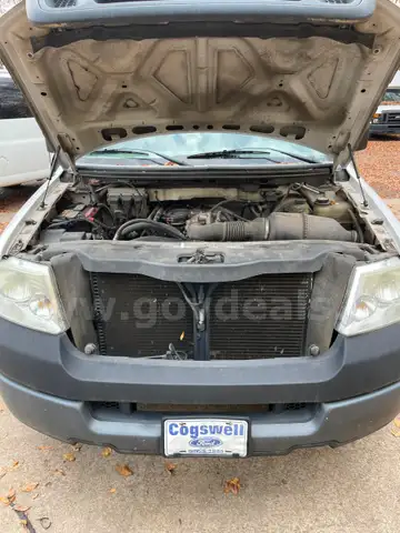 2005 Ford F-150 XL Long Bed 2WD