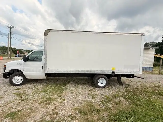 2016 Ford Econoline Box Truck