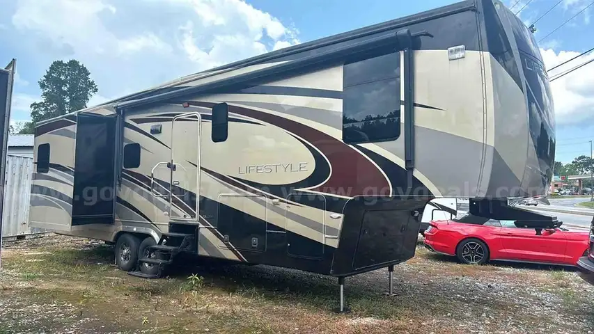 2013 Lifestyle L34SB3 5th Wheel Camper
