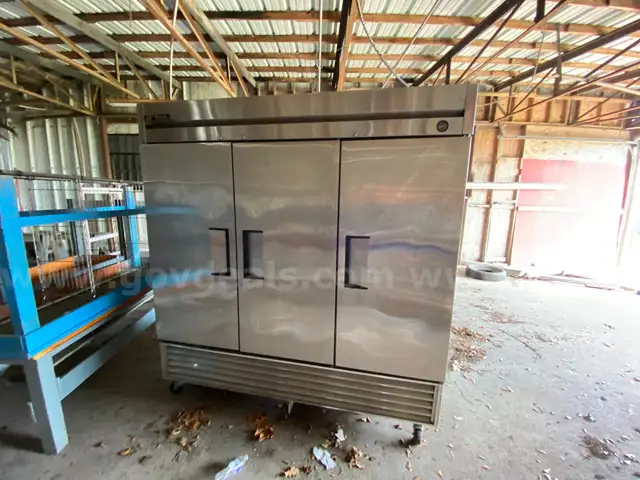 Stainless Steel Cafeteria Cooler and Dishwasher