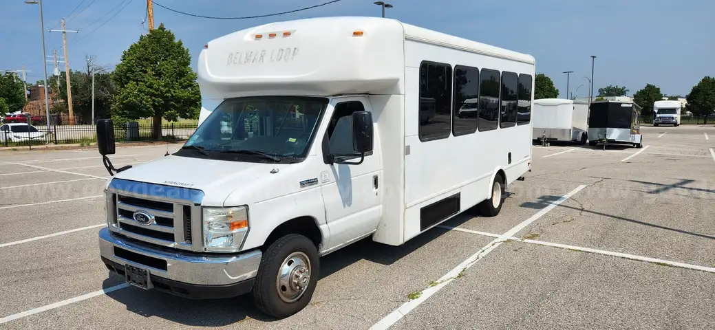 2016 Ford E-450 Econoline 24 Passenger Transport Vehicle