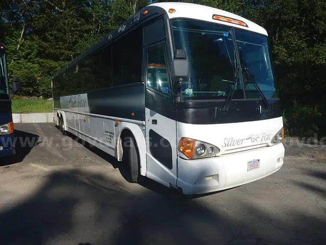 2006 MCI 55 Passenger Transit Bus