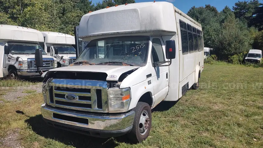 2012 Ford Econoline E-450 12 Passenger Transport Vehicle