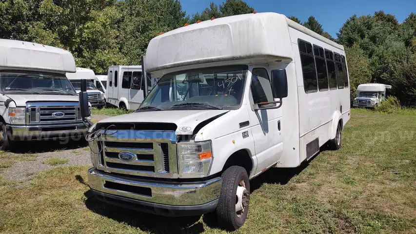 2014 Ford Econoline E-450 12 Passenger Transport Vehicle