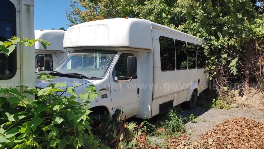 2014 Ford Econoline E-450 12 Passenger Transport Vehicle