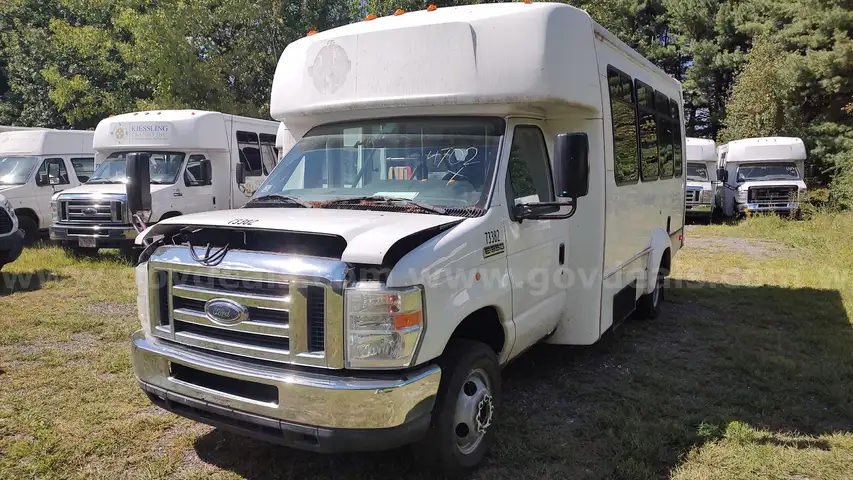 2014 Ford Econoline E-350 12 Passenger Transport Vehicle