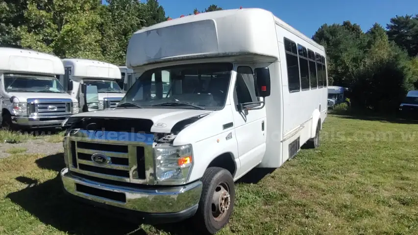 2015 Ford Econoline E-450 12 Passenger Transport Vehicle