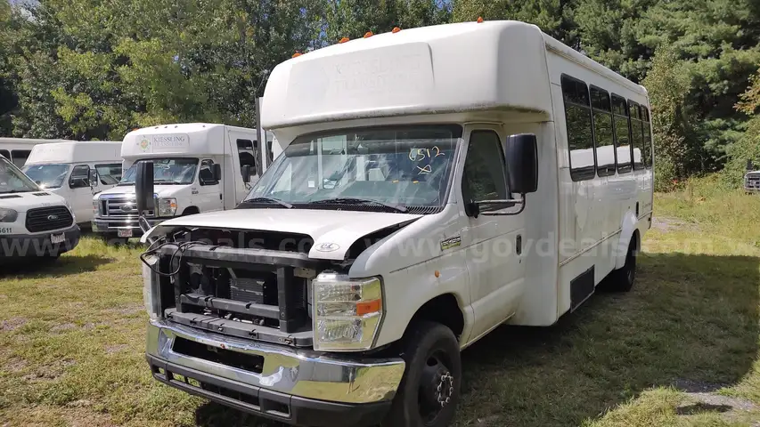 2016 Ford Econoline E-450 12 Passenger Transport Vehicle - ADA