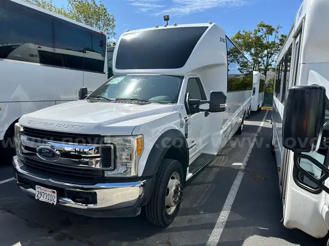 2017 Ford F-550 Super Duty 30 Passenger Transport Vehicle
