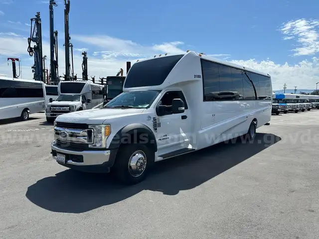 2017 Ford F-550 Super Duty 30 Passenger Transport Vehicle