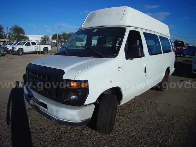 2014 Ford Econoline 12 Passenger Transport Van