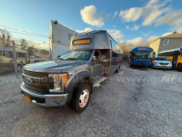 2017 Ford F-550 Passenger Coach