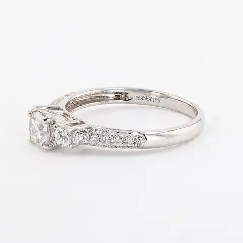 18k DIAMOND RING