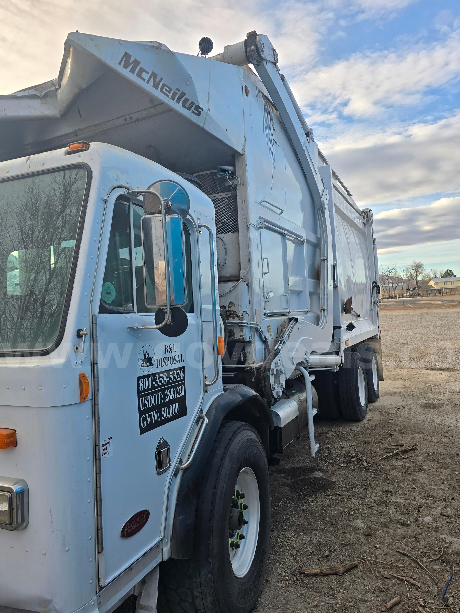 Photo of a 2005 Peterbilt 320