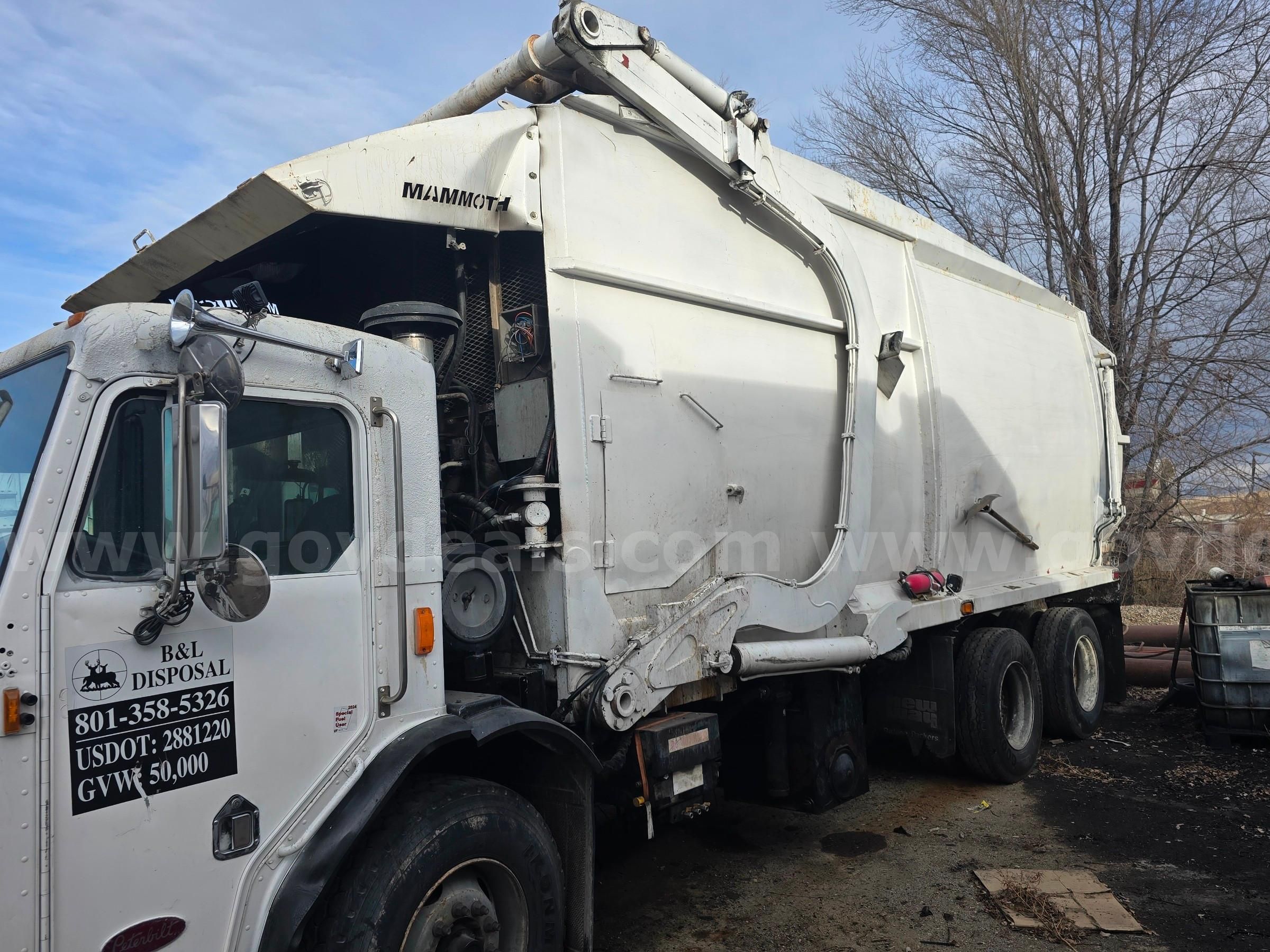 Photo of a 2006 Peterbilt 320