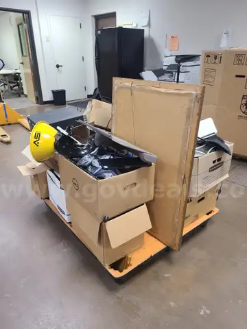 LOT OF ELECTRONICS ACCESSORIES